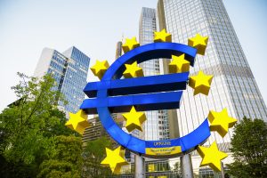 Trimestrale Eni meglio delle attese, economia dell'Eurozona stagnante